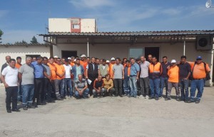 BELEDİYE İŞÇİLERİ YARIM GÜN İŞ BIRAKTI