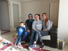 BİR APARTMAN, DÖRT KADIN VE ÇOCUKLARI