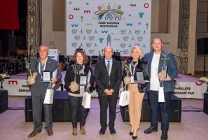 Hürriyet Gülcan’a “Fark Yaratan Muhtar” ödülü