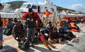 İZMİR'DE YASA DIŞI GEÇİŞ OPERASYONU