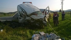 ESKİ FOÇA YOLUNDA KAZA: 1 ÖLÜ, 1 YARALI