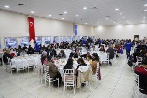 TOPLU İFTAR GELENEĞİ YENİ MAHALLE’DE YAŞATILIYOR