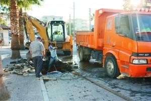 ALİAĞA'DA HERGÜN BİR SU BORUSU PATLIYOR