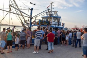 SAHİL BANDINDA BALIK SATIŞ POLEMİĞİ