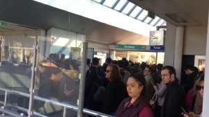 ELEKTRİK ARIZASI SEFERLERİ DURDURDU