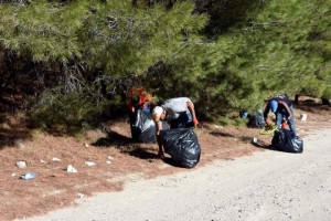 ORMANLAR, EVSEL ATIKLARDAN TEMİZLENDİ