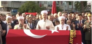 BERGAMA ŞEHİDİNİ UĞURLADI