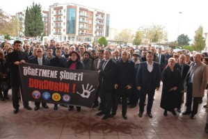 ÖĞRETMENE ŞİDDETE MESLEKTAŞLARINDAN TEPKİ