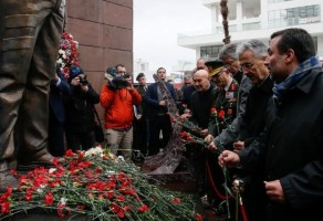 FETHİ SEKİN UNUTULMADI