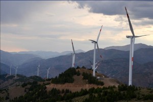 “ALİAĞA’DA EVLERİN DİBİNE RES İNŞA EDİLİYOR”