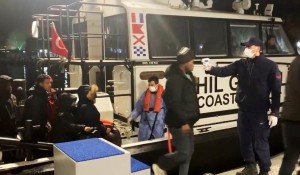 87 DÜZENSİZ GÖÇMEN KARAYA ÇIKARILDI