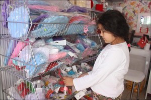 ÇOCUKLAR ANNELER GÜNÜ HEDİYELERİNİ KENDİLERİ YAPIYOR