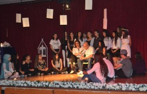 LİSELİ ÖĞRENCİLERDEN ŞİİR GECESİ