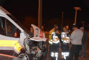 HASTA TAŞIYAN AMBULANS KAZA YAPTI