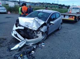 TIR İLE OTOMOBİL ÇARPIŞTI: 1 YARALI