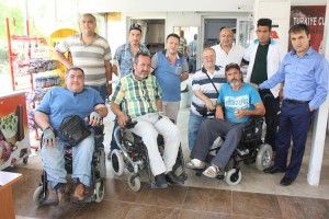 ENGELLİLERE UMUT OLUYORLAR