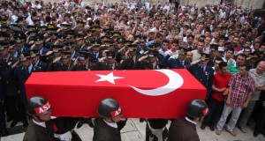 TERÖRE LANET YAĞDI