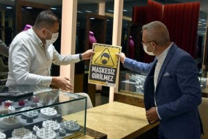 ZABITADAN İŞLETMELERE ‘MASKESİZ GİRİLMEZ’ AFİŞİ