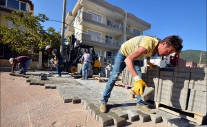 BÜYÜKŞEHİR’DEN PARKE SEFERBERLİĞİ