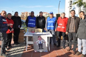 ASGARİ ÜCRET ZAMMI İÇİN İMZA MASASI KURULDU