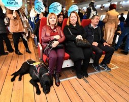 Rehber köpekler toplu ulaşımda