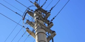 ALİĞA’DA ELEKTRİK DİREKLERİ YER ALTINA ALINIYOR