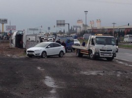 İŞÇİ SERVİSİ DEVRİLDİ:12 YARALI