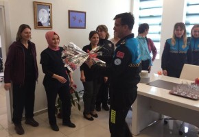 İLÇE EMNİYET MÜDÜRLÜĞÜ KADINLAR GÜNÜNÜ KUTLADI