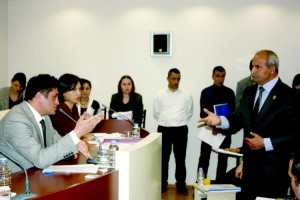 NİSAN AYI MECLİS TOPLANTISINDA GERİLİM YAŞANDI