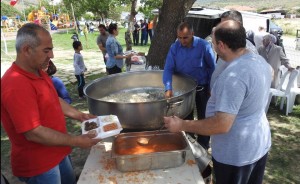 UZUNHASANLAR KÖY HAYRINA YOĞUN KATILIM