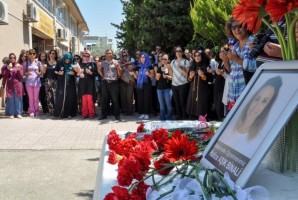 HATİCE ÖĞRETMEN GÖZYAŞLARIYLA ANILDI