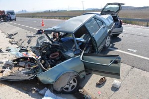 BERGAMA'DA TRAFİK KAZASI: 2 ÖLÜ,2 YARALI