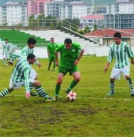 ALİAĞASPOR ZİRVEYİ BIRAKMIYOR