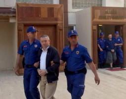 FİRARİ FETÖ'CÜLER HAKİM KARŞISINA ÇIKTI