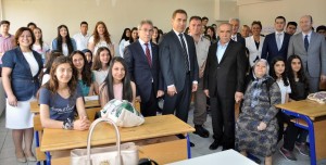 ÖĞRENCİLER KARNELERİNİ ALDI