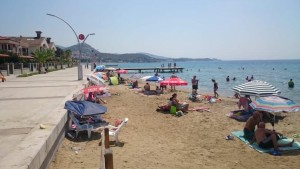 BELEDİYE ŞEZLONGLARI KALDIRDI