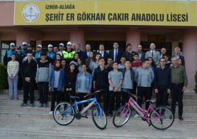 EMNİYETTEN 30 ÖĞRENCİYE BİSİKLET