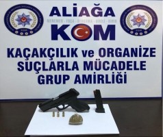 ÜZERİNDE SİLAH VE UYUŞTURUCUYLA POLİSE YAKALANDI