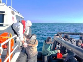 33 düzensiz göçmen kurtarıldı, 89 göçmen yakalandı