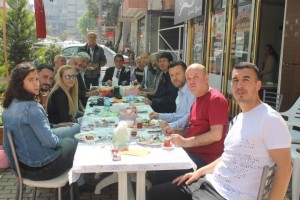 KAHVALTIDA BULUŞTULAR