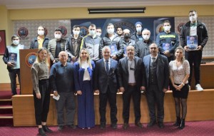 KURSİYERLER BELGELERİNİ TÖRENLE ALDI