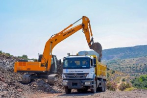 AĞIL YOLLARI İYİLEŞTİRİLİYOR