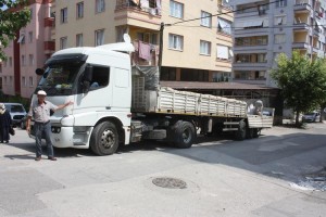 MAHALLELİ TIRLARDAN ŞİKAYETÇİ