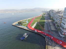 İZMİRLİLERİN ZAFER COŞKUSU