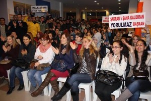 YORULMAZ GENÇLERLE BULUŞTU