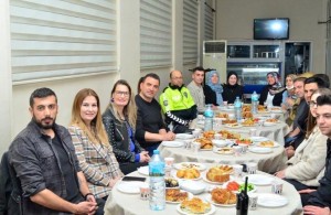 AK KADINLAR SAHURU POLİSLERLE YAPTI