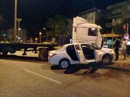 BP KAVŞAĞINDA TRAFİK KAZASI: 3 KİŞİ YARALI