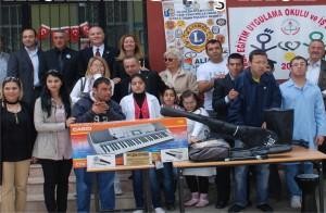 Engelleri müzikle aştılar