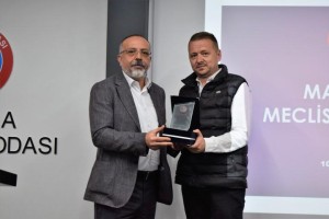 Eski başkanlara teşekkür plaketi