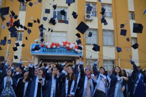 ALİAĞA ORTAOKULU’NDA MEZUNİYET TÖRENİ